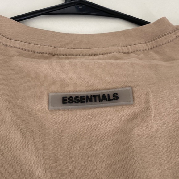 Essentials Tshirt size S - Picture 6 of 7